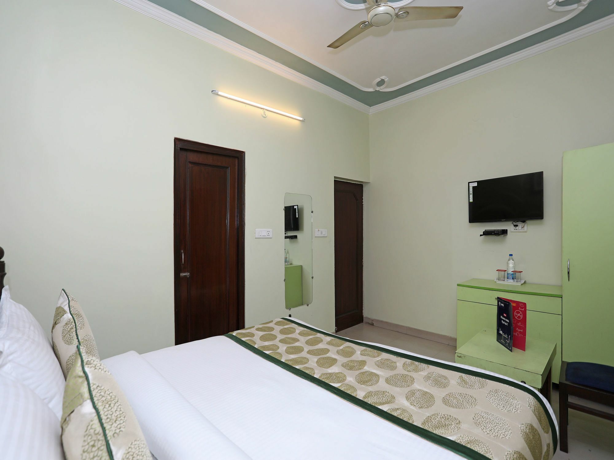 Oyo 11312 Aero Capital Hotel New Delhi Exterior foto